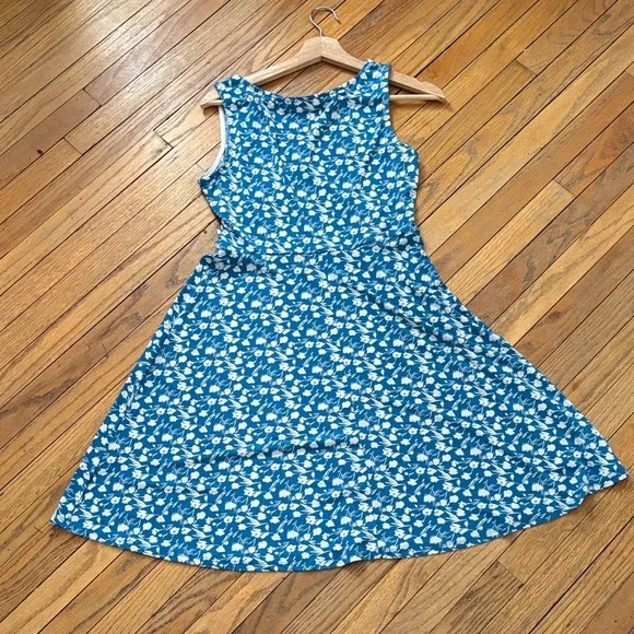 Kaileigh Blue and White Patterned Midi Dress - Picture 5 of 6